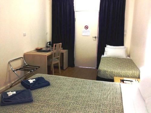 Hiway Motel 3*