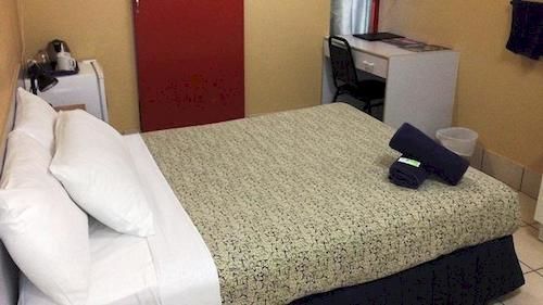 Hiway Motel