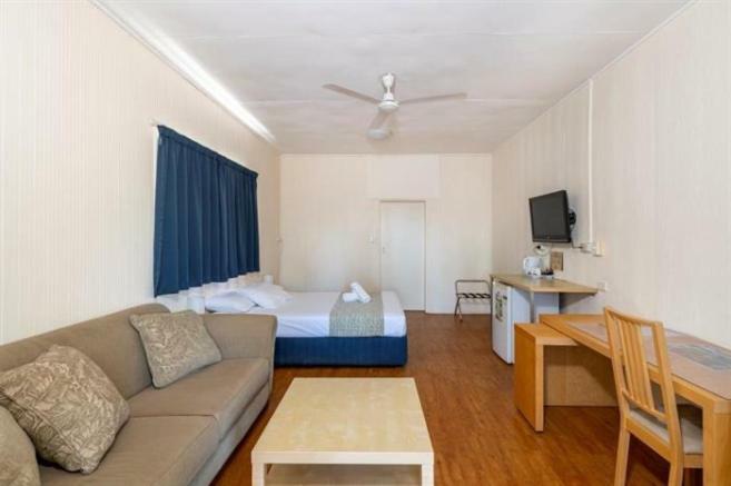 Motel Hiway 3*